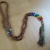 Japamala de sementes de Rudraksha 8mm com os 7 chakras com berloques prateados