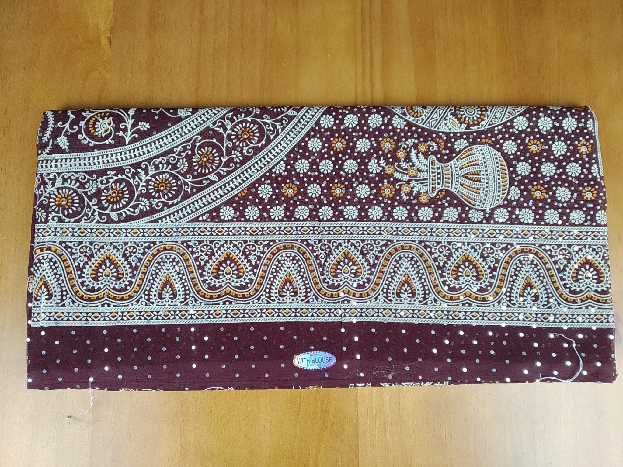 sari com brilho
