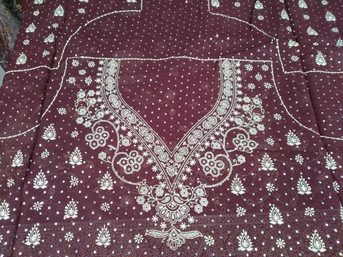 Sari indiano de crepe de seda com pontos de luz marrom
