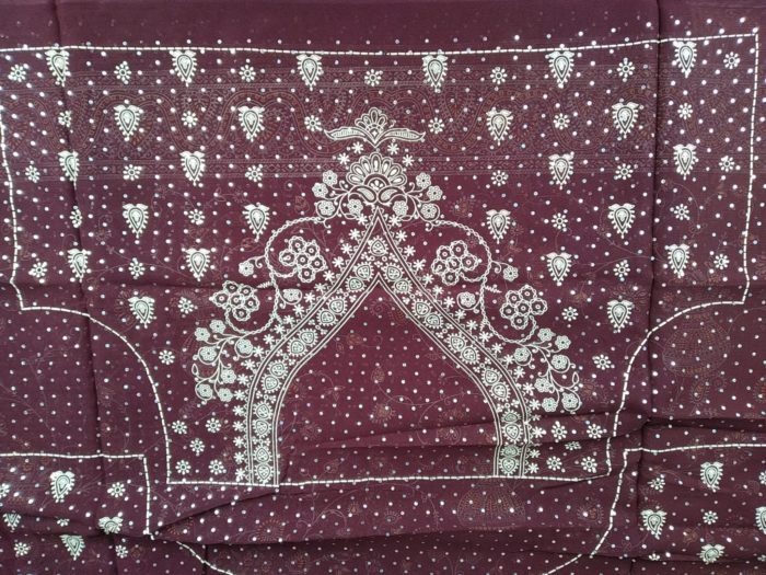 Sari indiano de crepe de seda com pontos de luz marrom