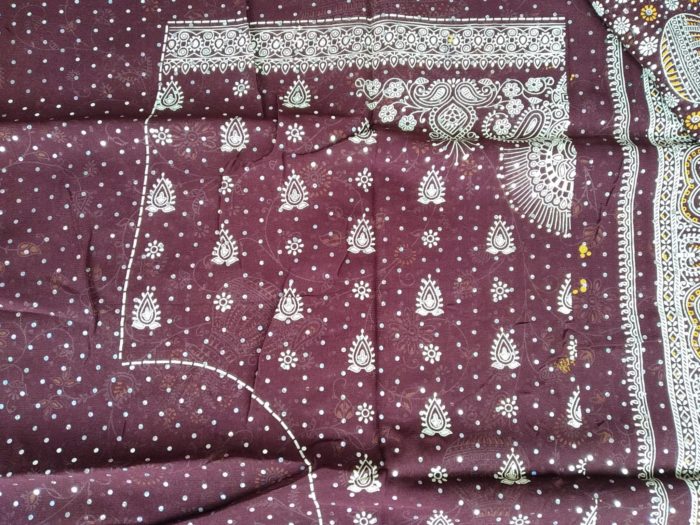 Sari indiano de crepe de seda com pontos de luz marrom
