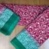 Sari indiano tie dye floral com brilhos vermelho escuro e verde
