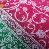 Sari indiano tie dye floral com brilhos vermelho escuro e verde