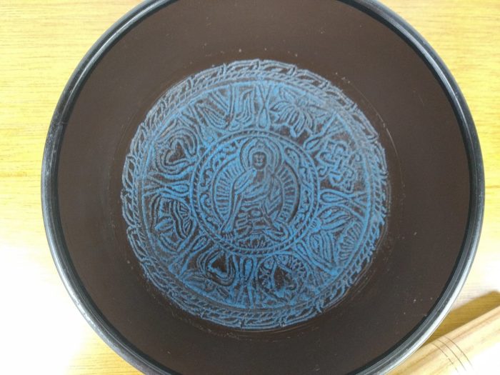 Tigela tibetana ou sino tibetano com 4 ligas de metal 15 cm de Buda