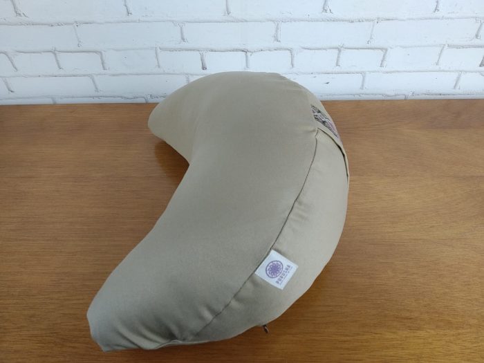 Zafu almofada para meditação cor cáqui com detalhe de fita indiana floral