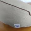 Zafu almofada para meditação cor cáqui com detalhe de fita indiana floral