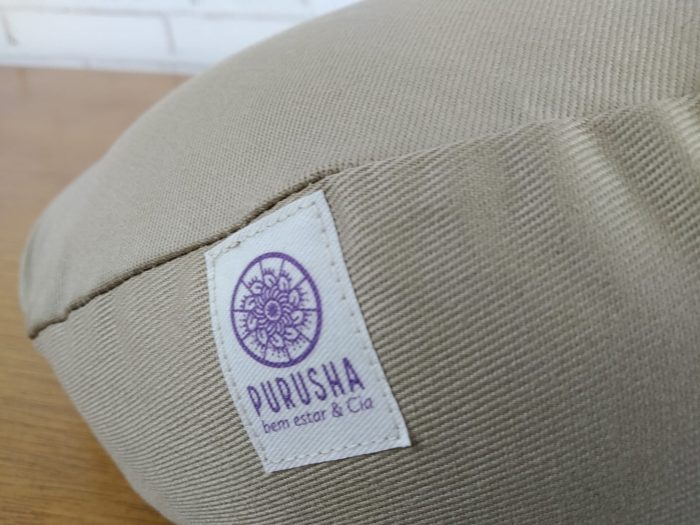 Zafu almofada para meditação cor cáqui com detalhe de fita indiana floral