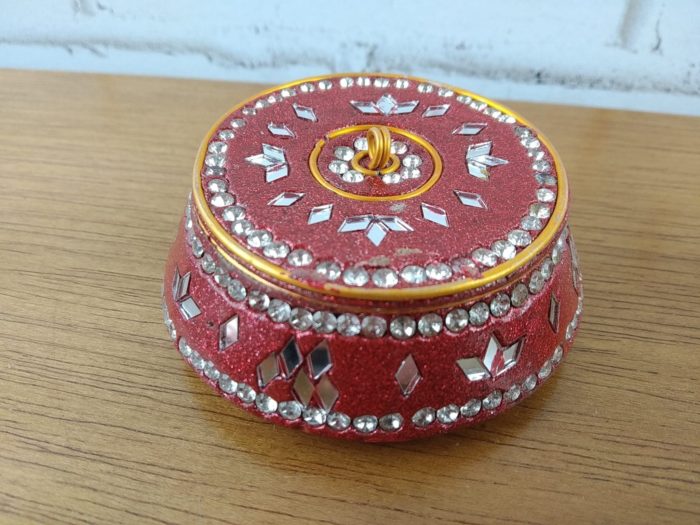 Pó de kumkum 40g com potinho indiano artesanal rosa para guardar