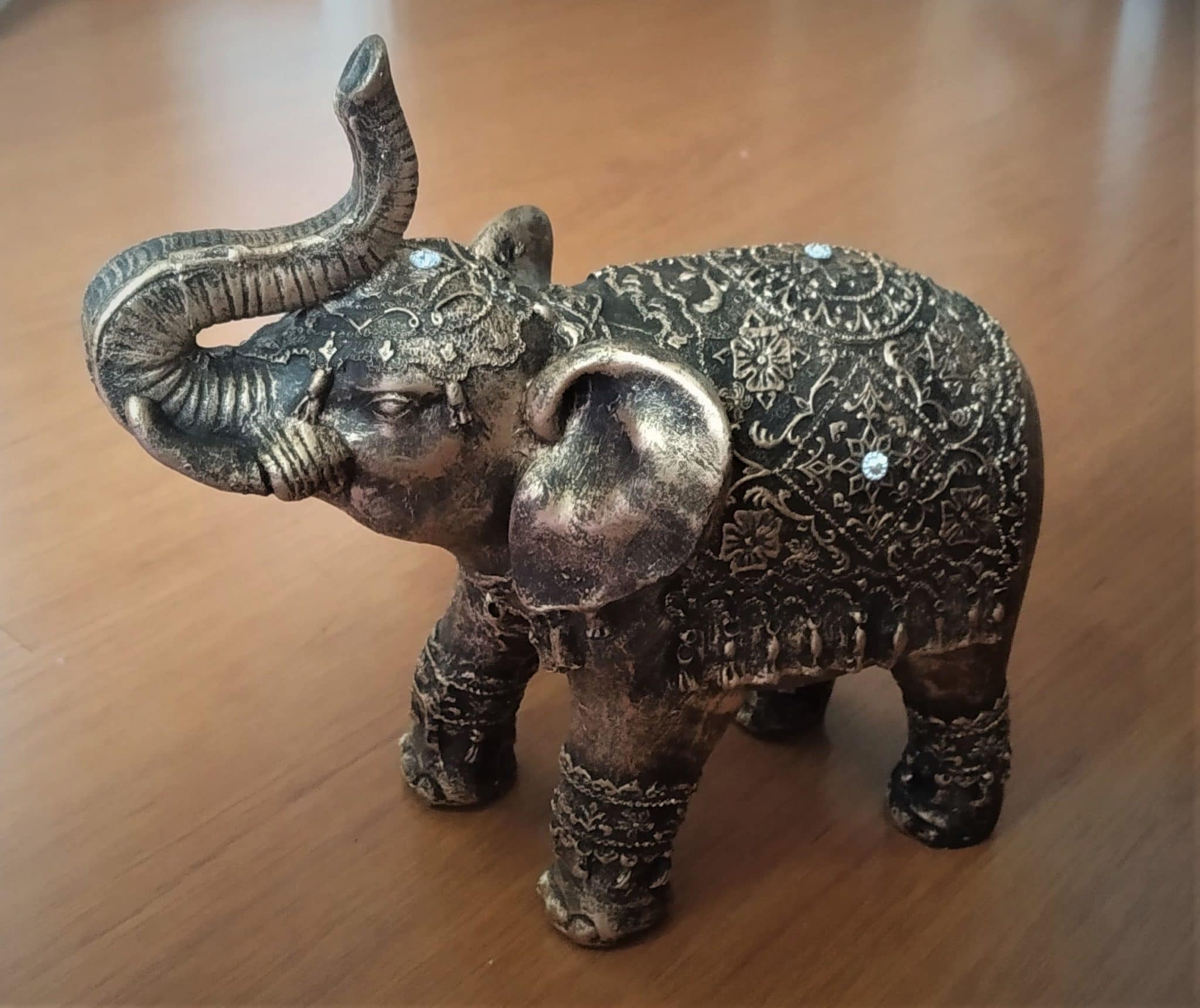 elefante indiano dourado