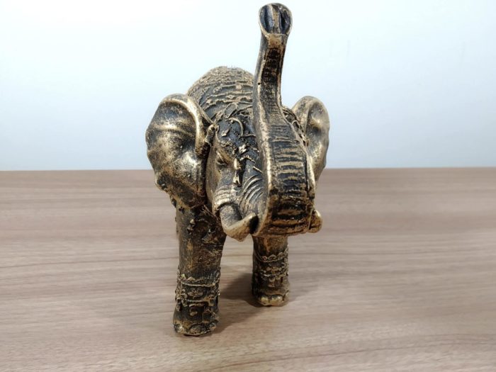 Elefante design indiano em pintura dourada retrô com strass 21cm