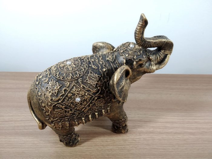 Elefante design indiano em pintura dourada retrô com strass 21cm