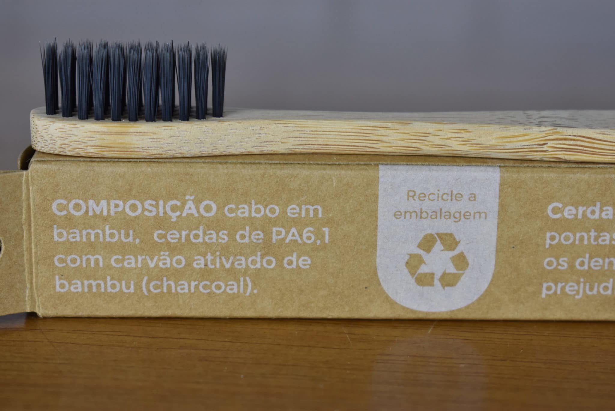 Escova de dente de bambu