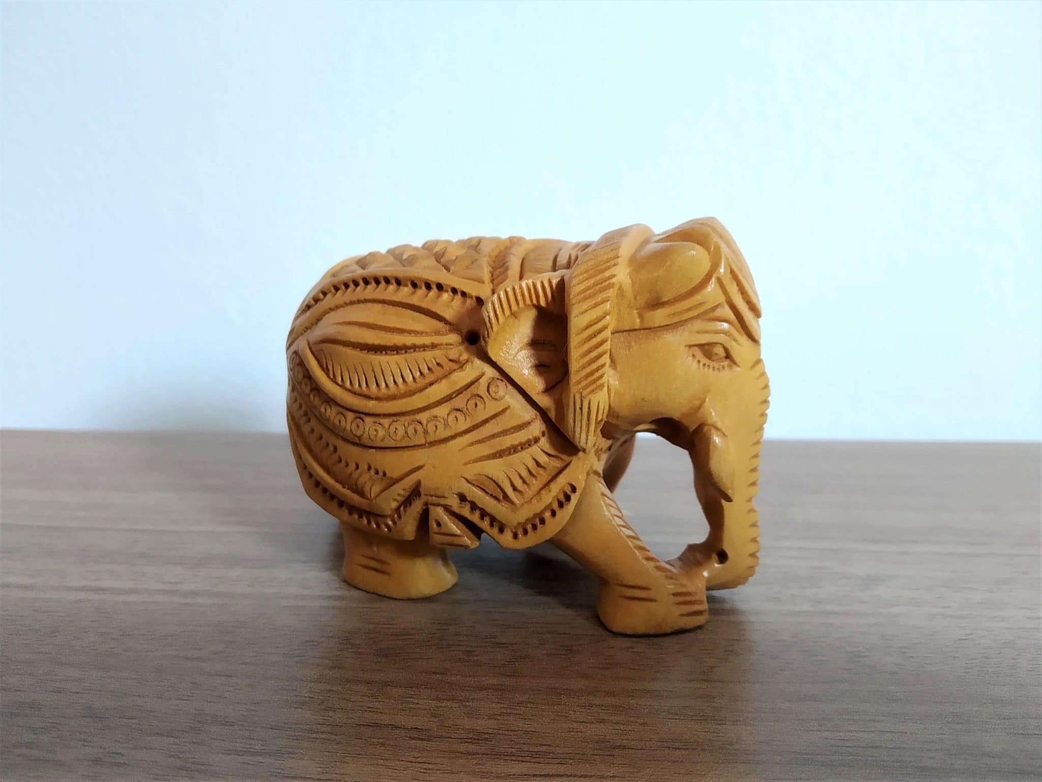 elefante de madeira