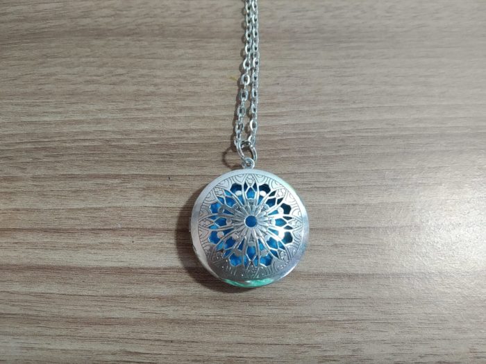 Difusor Pessoal para aromaterapia em metal prateado mandala II