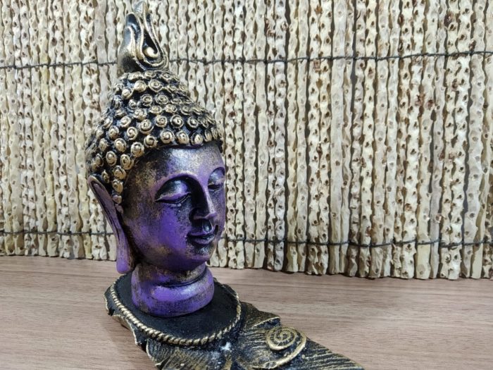 Incensário cabeça de Buda formato folha em resina roxo e dourado