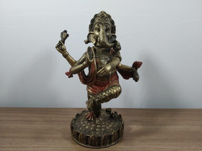 ganesha em pé