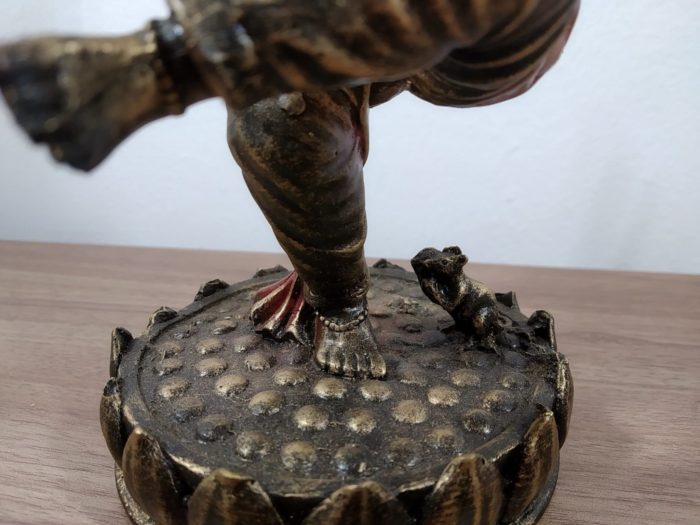 Estátua de Ganesha dançarino em resina pintada a mão 20cm