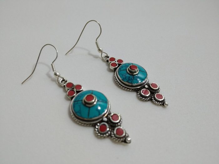 brinco indiano turquesa e coral