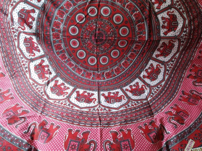 Panô indiano de algodão estampa de elefantes vermelho e rosa
