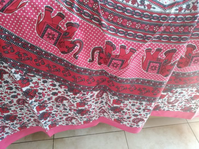 Panô indiano de algodão estampa de elefantes vermelho e rosa