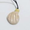 Colar difusor pessoal para aromaterapia design conchinha