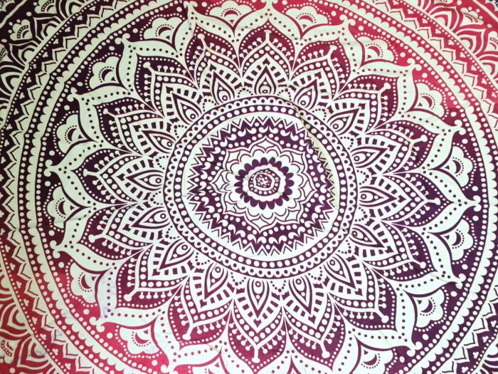 Canga indiana grande redonda mandala com franjas tons rosa