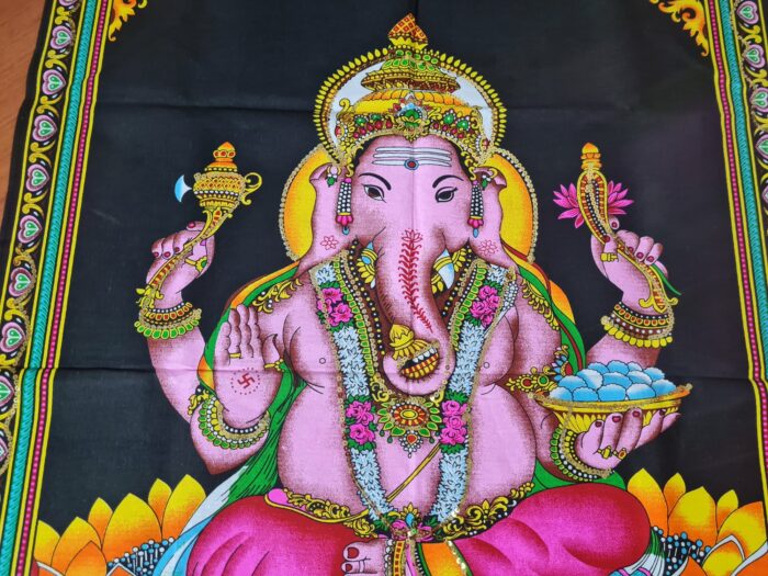 Painel de tecido com imagem clássica de Ganesha na Flor de Lótus