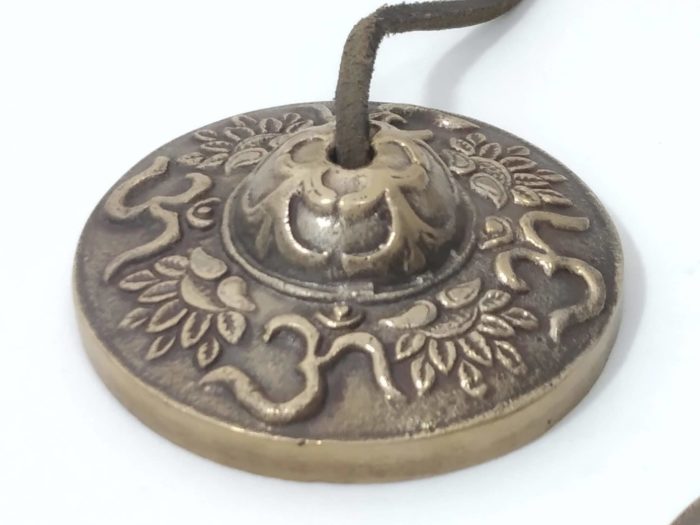 Manjira tibetana de bronze com 7 cm de diâmetro design de lótus e Om