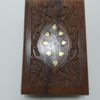 Caixa indiana de madeira com embutimentos florais em bronze 15 cm