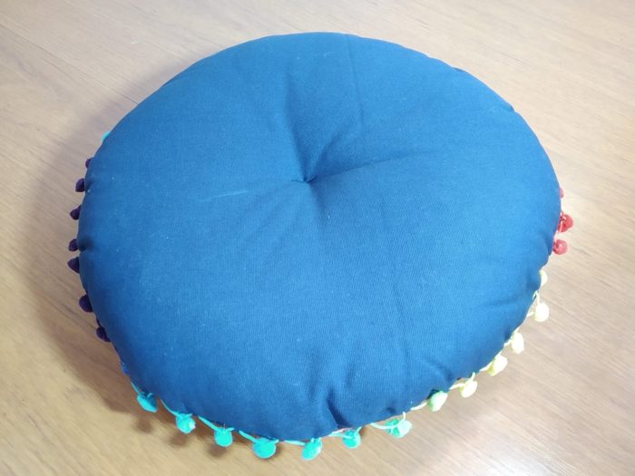 Almofada indiana futon bordada 40 cm azul e color