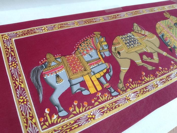 Pintura Rajasthani em seda design animais da realeza vinho