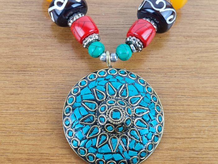 Max colar tibetano com medalhão de pedras naturais turquesa
