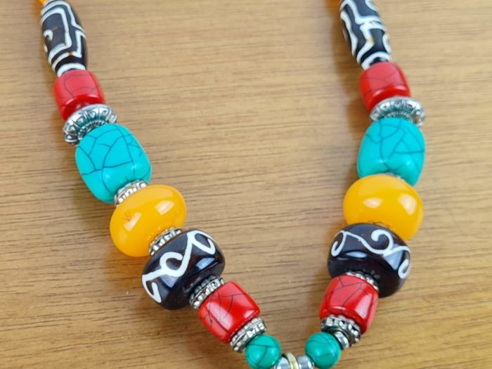Max colar tibetano com medalhão de pedras naturais turquesa