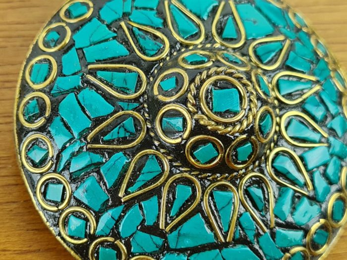 Max colar tibetano com medalhão de pedras naturais turquesa