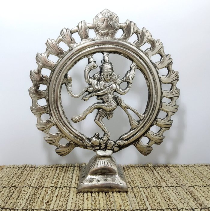 shiva nataraja de metal prateado