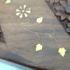 Caixa indiana de madeira com embutimentos florais em bronze 20cm