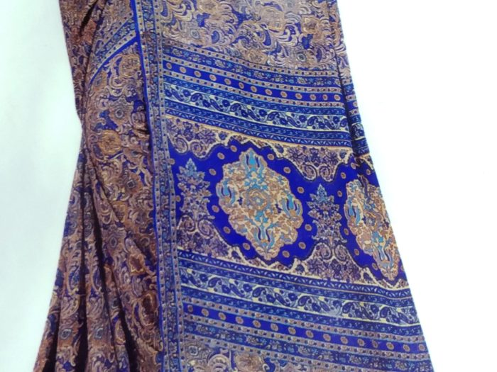 Sari indiano com estampa de arabescos azul com verde água