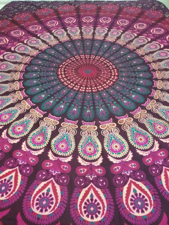 Colcha indiana ou painel decorativo Mandala cores quentes (2,40m x 2,10m)