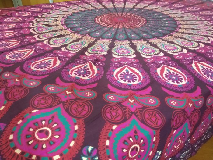 Colcha indiana ou painel decorativo Mandala cores quentes (2,40m x 2,10m)