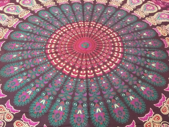 Colcha indiana ou painel decorativo Mandala cores quentes (2,40m x 2,10m)