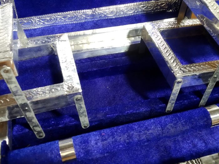 Porta Jóias indiano metalizado com estampa de elefantes 28 cm