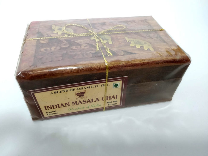 Indian Masala Chai com caixa decorativa de madeira entalhada