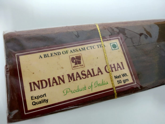 Indian Masala Chai com caixa decorativa de madeira entalhada