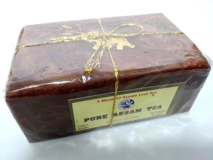Pure Assam Tea com caixa decorativa de madeira entalhada