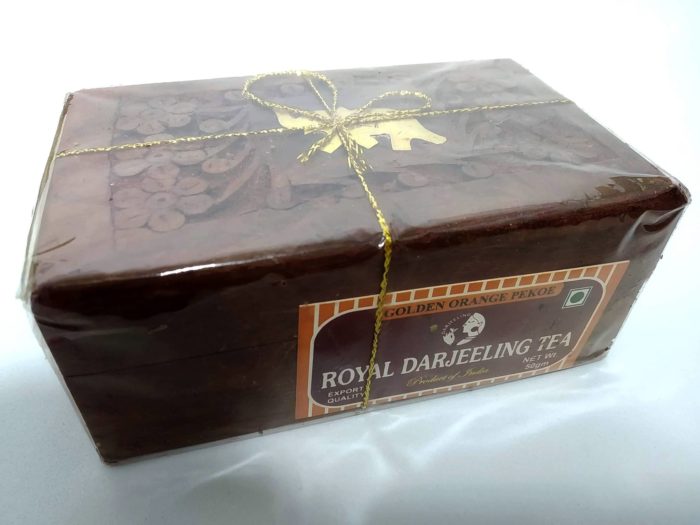 Pure Darjeeling Tea com caixa decorativa de madeira entalhada