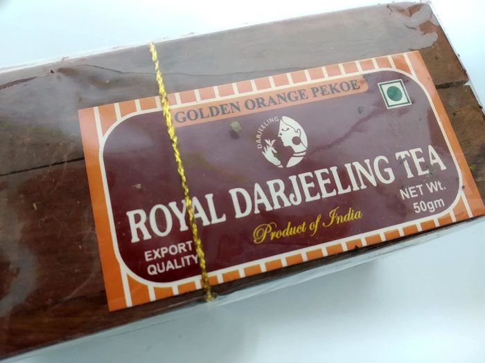 Pure Darjeeling Tea com caixa decorativa de madeira entalhada
