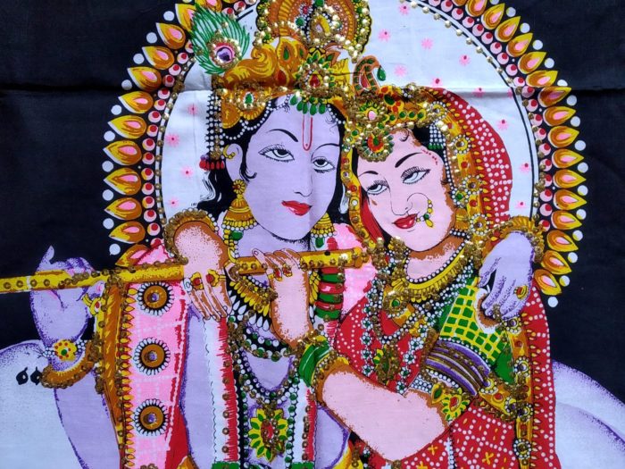 Painel grande clássico de deidade hindu Radha e Krishna e a vaca sagrada