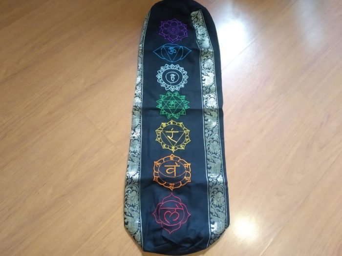 Porta mat indiano para Yoga 7 chakras bordados a mão preto