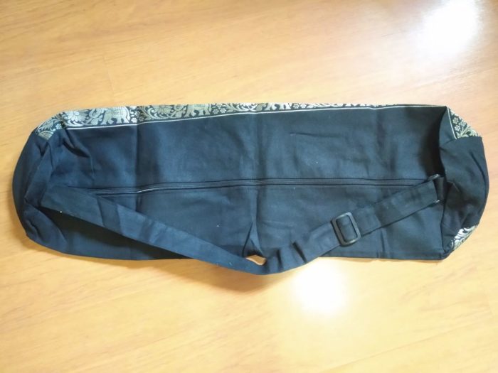 Porta mat indiano para Yoga 7 chakras bordados a mão preto