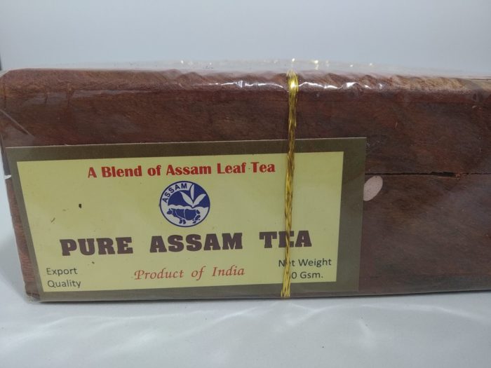 Pure Assam Tea com caixa decorativa de madeira entalhada  com bronze
